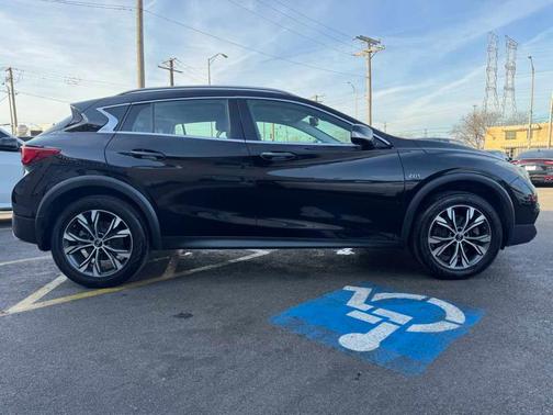 2018 INFINITI QX30 ESSENTIAL