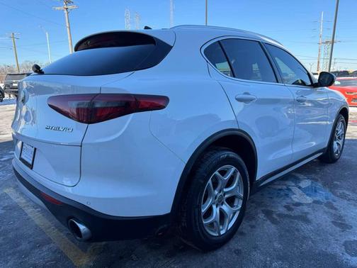 2021 Alfa Romeo Stelvio Base