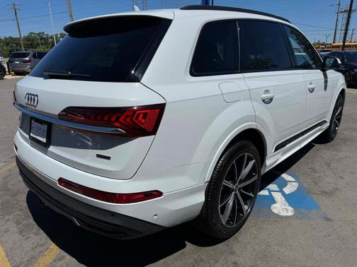 Glacier White Metallic 2021 Audi Q7 55 Premium Plus