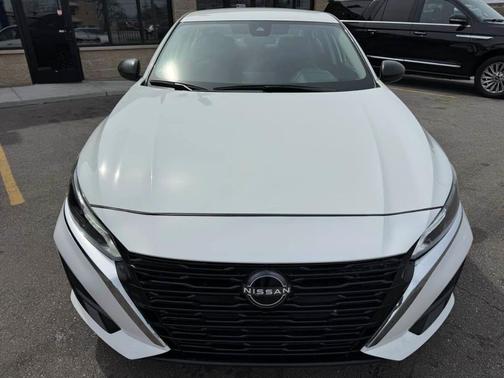 Glacier White 2025 Nissan Altima SV