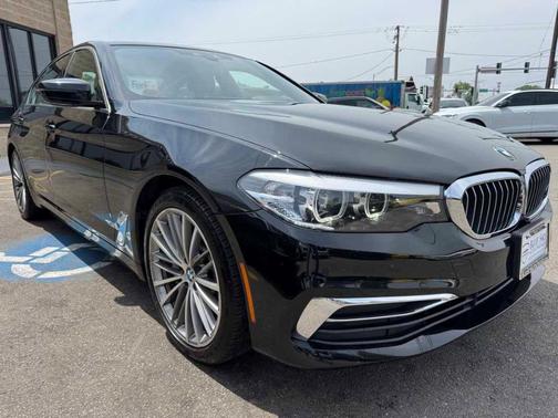 Black Sapphire Metallic 2019 BMW 530 i xDrive