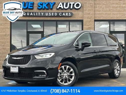 Brilliant Black Crystal Pearlcoat 2023 Chrysler Pacifica Touring-L