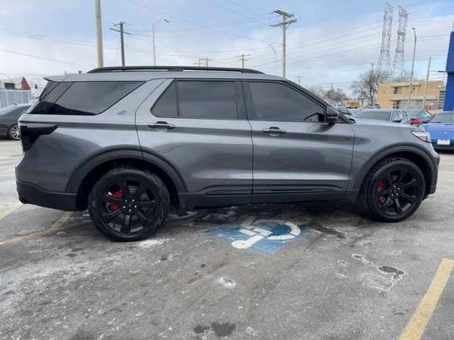 2022 Ford Explorer ST