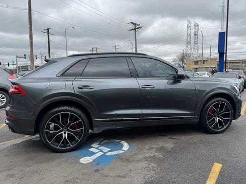 Daytona Gray Pearl Effect 2021 Audi Q8 55 Premium Plus