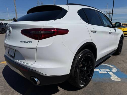 Alfa White 2018 Alfa Romeo Stelvio Ti