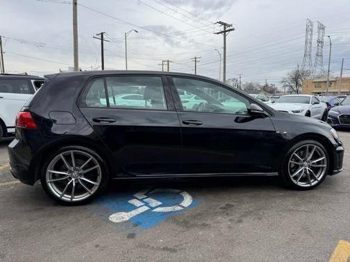 Deep Black Pearl Effect 2017 Volkswagen Golf R 4-Door
