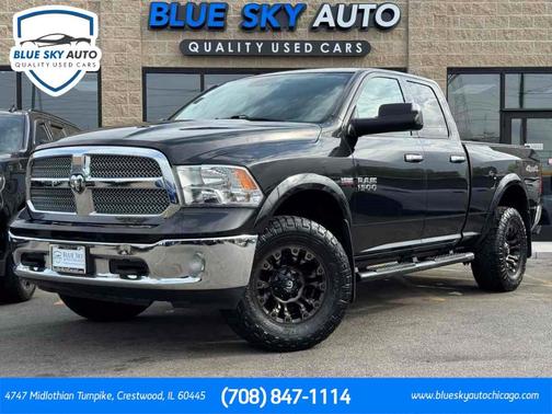 Brilliant Black Crystal Pearlcoat 2018 RAM 1500 Harvest