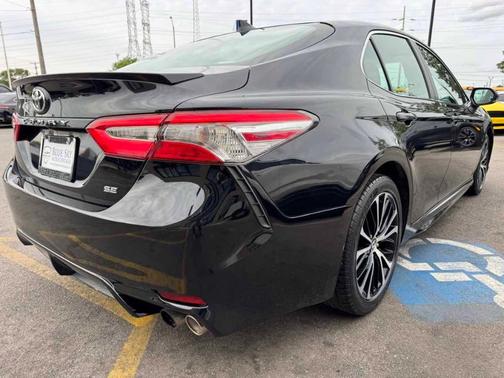 Midnight Black Metallic 2018 Toyota Camry SE