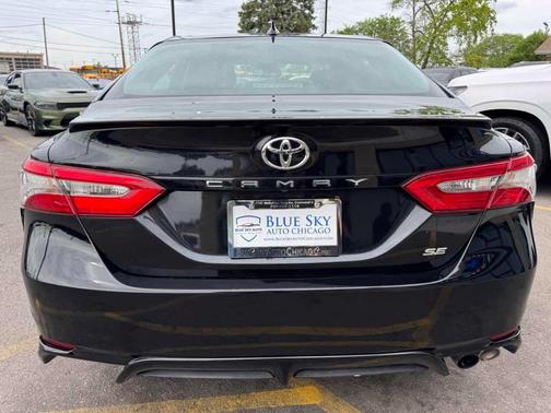 Midnight Black Metallic 2018 Toyota Camry SE