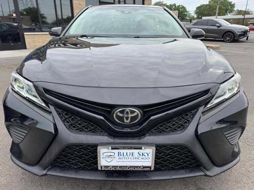 Midnight Black Metallic 2018 Toyota Camry SE