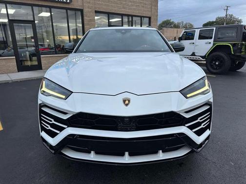 Balloon White Pearl 2021 Lamborghini Urus