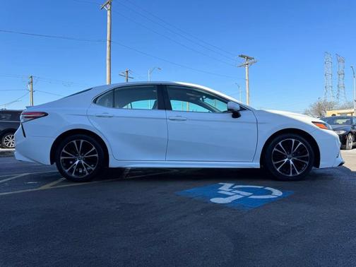 2020 Toyota Camry SE