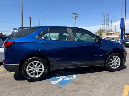 Blue Glow Metallic 2022 Chevrolet Equinox LS