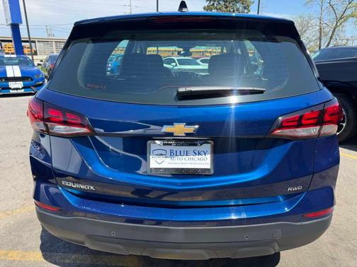 Blue Glow Metallic 2022 Chevrolet Equinox LS