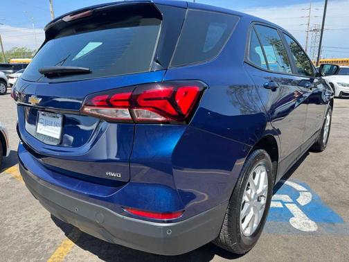 Blue Glow Metallic 2022 Chevrolet Equinox LS