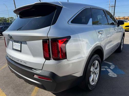 Sparkling Silver 2021 Kia Sorento LX