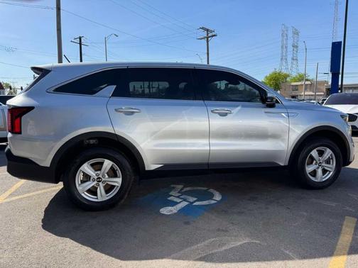Sparkling Silver 2021 Kia Sorento LX