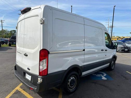 2018 Ford Transit-250 130 WB Medium Roof Cargo