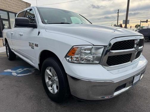 Bright White Clearcoat 2020 RAM 1500 Classic SLT