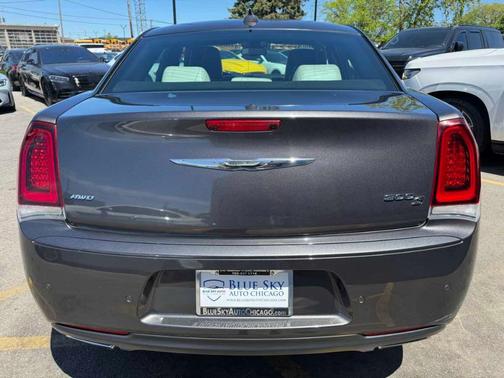 Granite Crystal Clearcoat Metallic 2017 Chrysler 300 S
