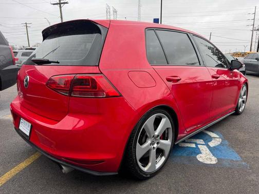 2017 Volkswagen Golf GTI SE 4-Door