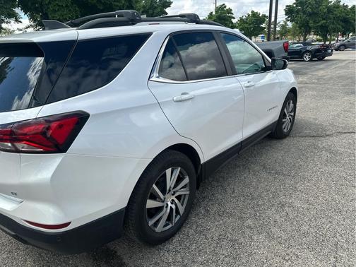 Iridescent Pearl Tricoat 2022 Chevrolet Equinox 1LT