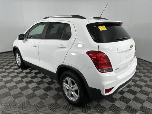 Summit White 2020 Chevrolet Trax LT