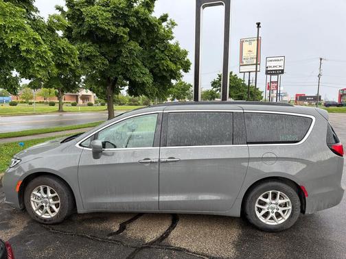 Ceramic Gray Clearcoat 2022 Chrysler Pacifica Touring L
