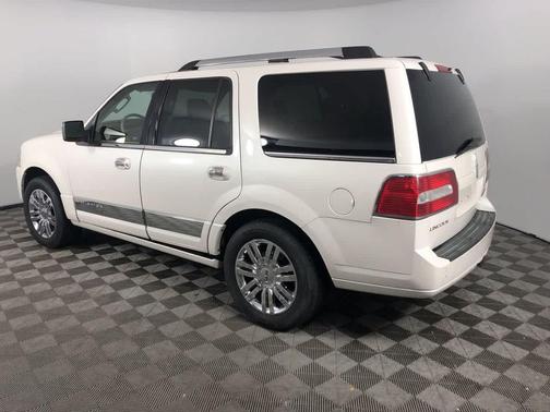 2010 Lincoln Navigator Base