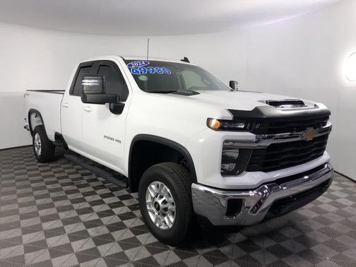 Summit White 2024 Chevrolet Silverado 2500 LT