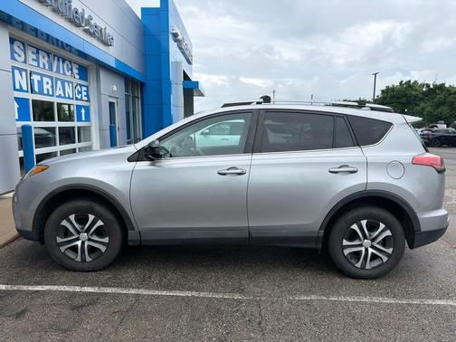 Silver Sky Metallic 2017 Toyota RAV4 LE