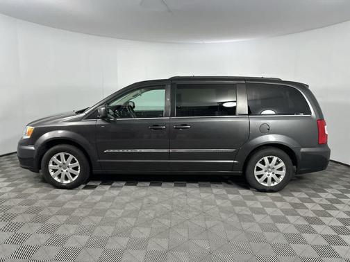 Granite Crystal Metallic Clearcoat 2016 Chrysler Town & Country Touring