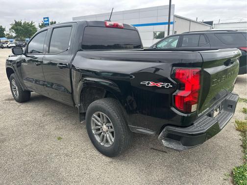 Black 2024 Chevrolet Colorado LT