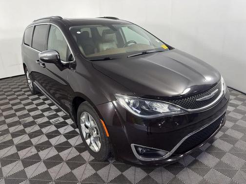 Dark Cordovan Pearlcoat 2018 Chrysler Pacifica Limited