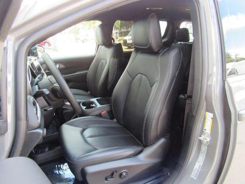 2025 Chrysler Pacifica L