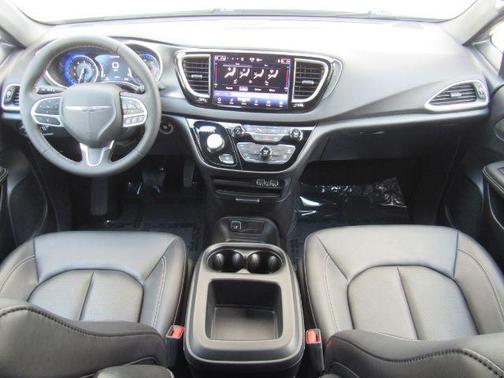 2025 Chrysler Pacifica L