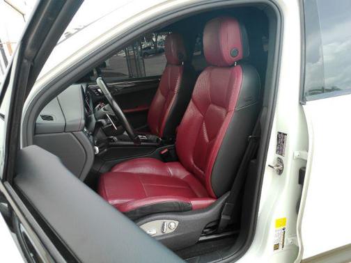 White 2023 Porsche Macan Macan Sport Edition