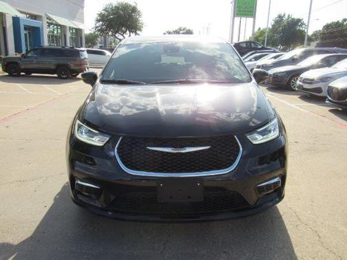 2025 Chrysler Pacifica L