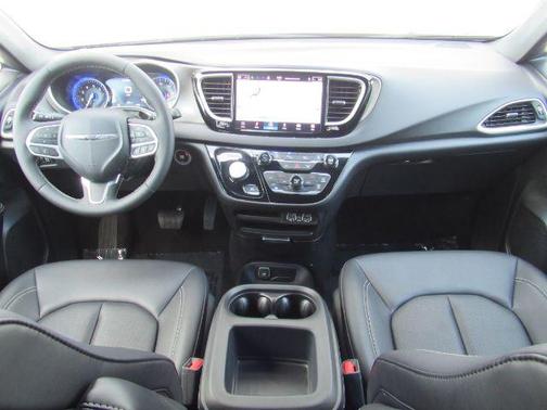 2025 Chrysler Pacifica L