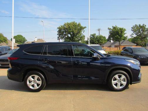 2021 Toyota Highlander LE
