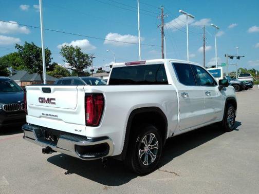 Glacier White Tricoat 2026 GMC Sierra 1500 SLT