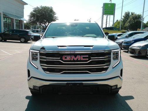 Glacier White Tricoat 2026 GMC Sierra 1500 SLT