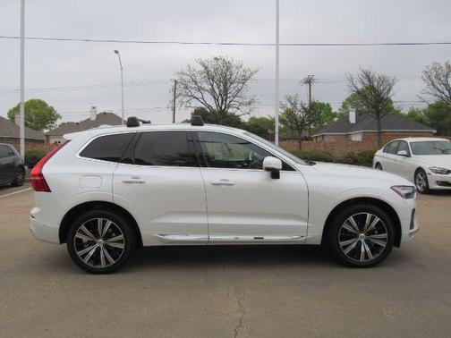 2023 Volvo XC60 B5 Plus Bright Theme