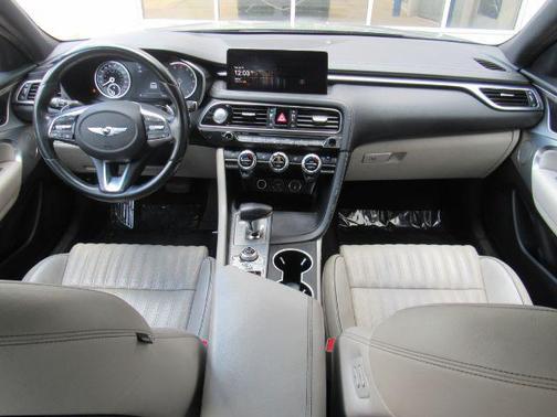 2022 Genesis G70 2.0T RWD