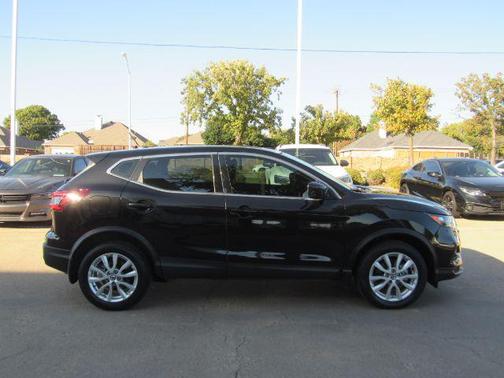 2022 Nissan Rogue Sport S