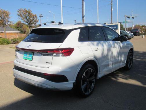 2022 Audi e-tron Premium Plus