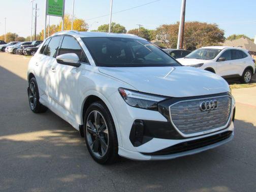 2022 Audi e-tron Premium Plus