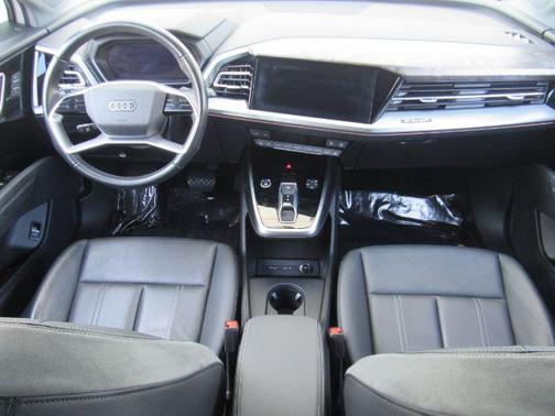 2022 Audi e-tron Premium Plus