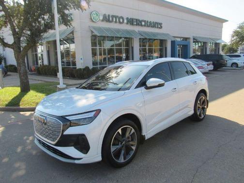 2022 Audi e-tron Premium Plus