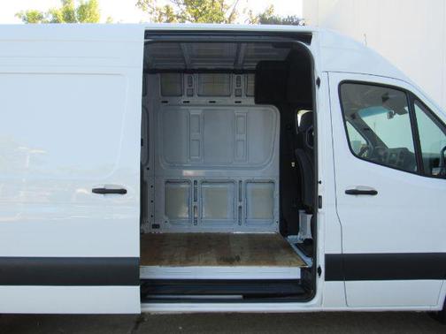 2024 Mercedes-Benz Sprinter 2500 High Roof 4-Cyl Diesel